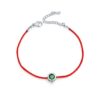 Bracelet chic en coton rouge avec charm en argent sterling et pierre verte synthétique, idéal pour accessoires mode élégants et tendance.