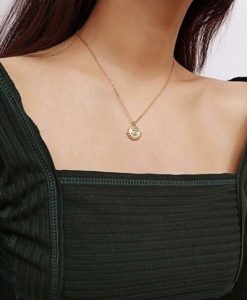 Collier medaille doree tendance