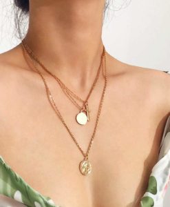 Collier plusieurs rangs medailles