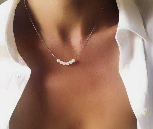 Collier tendance argente perles blanches