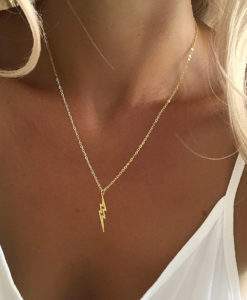 cadeau femme collier fleche or