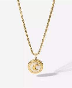 collier medaille lune plaque or