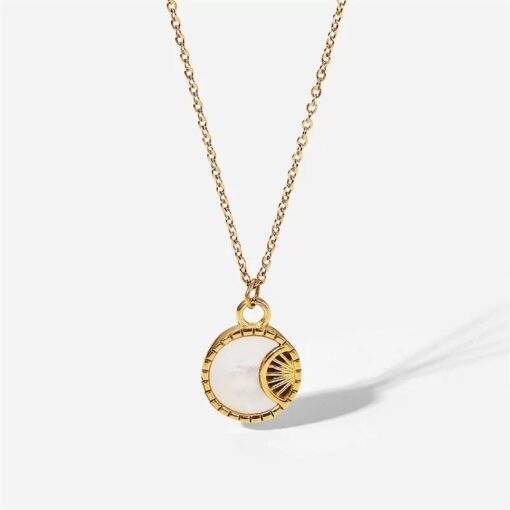 collier medaille nacre femme