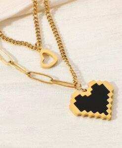 collier multirangs coeur noir