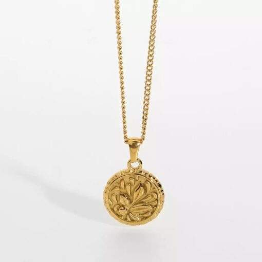 collier en acier dore medaille