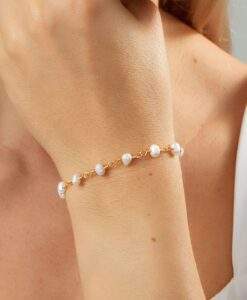 Bracelet fin chaine perles blanches